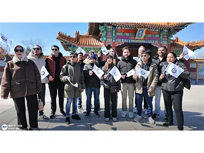 مهلا، نحن نتحدث الصينية القياسية! ~ شعار لترويج السياحة في خبي